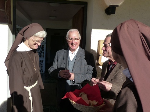 von links: Sr. Maria Theresia, Pfr. Seeger, Bertold Zwick